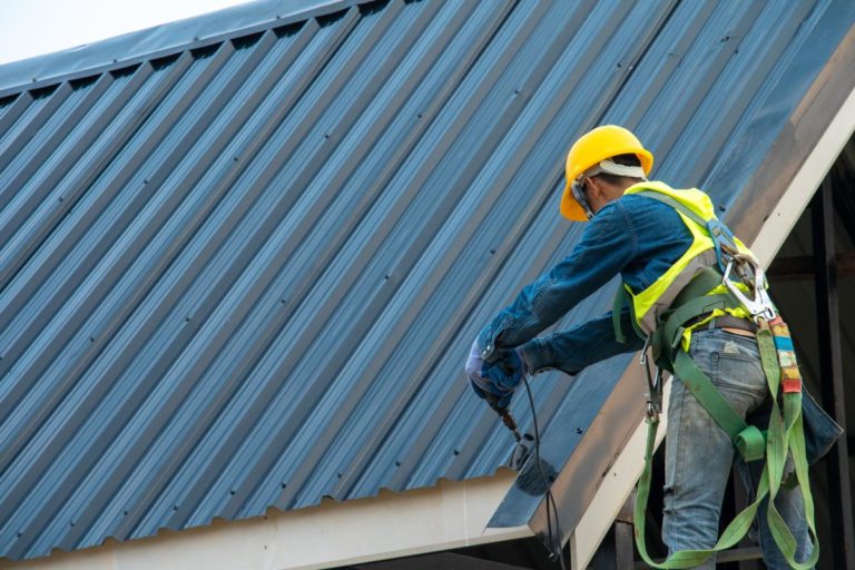 A commercial property roofing project can be complex for building owners and facility managers. That's why we are here to help.